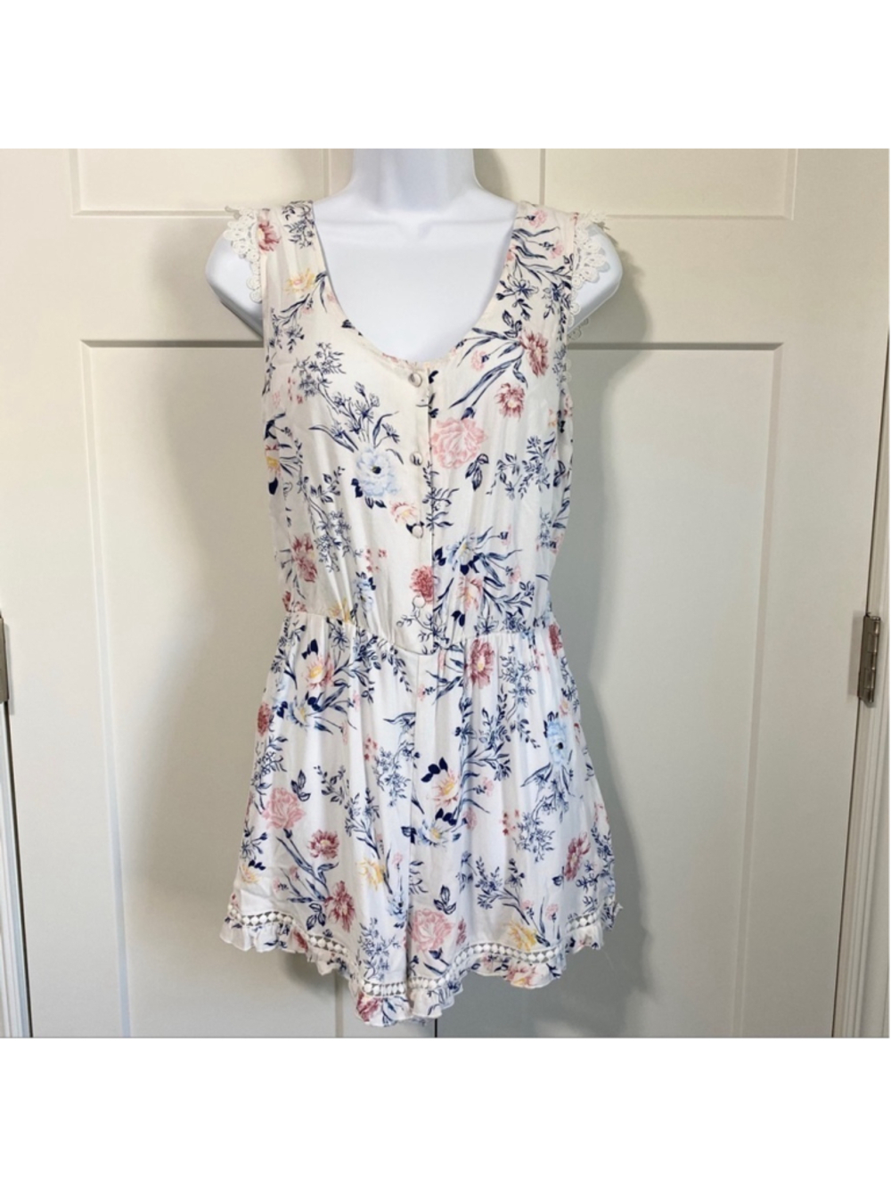 kendall & Kylie white floral lace romper size small - Picture 1 of 6